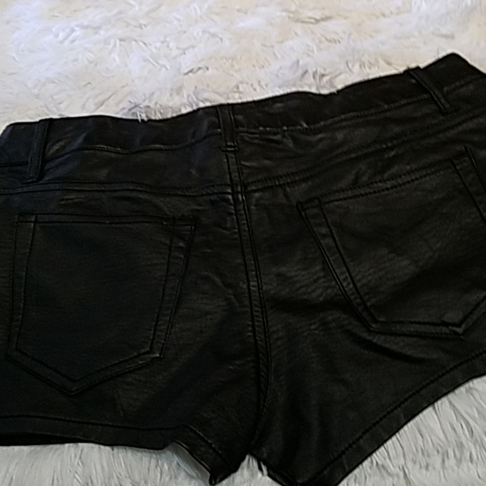 Shorts - Picture 3 of 3